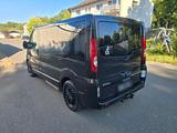 Opel Vivaro 2.5 CDTI Automatik mit Rollstu... - Opel Vivaro mit Diesel-Antrieb: Kleinbus, 2.5