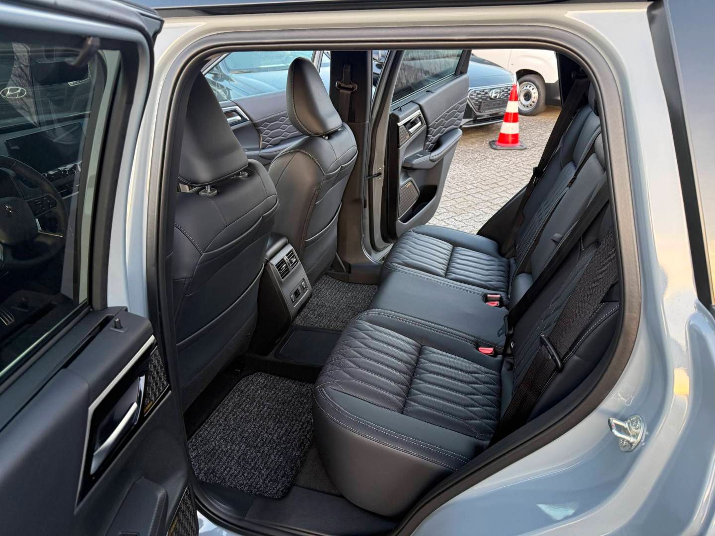 Fahrzeugabbildung Mitsubishi Outlander Plug-in TOP