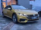 Volkswagen Arteon R-Line 4Motion*HUD*4XSHZ*PANO*LED*ALCAN* - Volkswagen Arteon mit Benzin-Antrieb: Sportwagen, Automatik