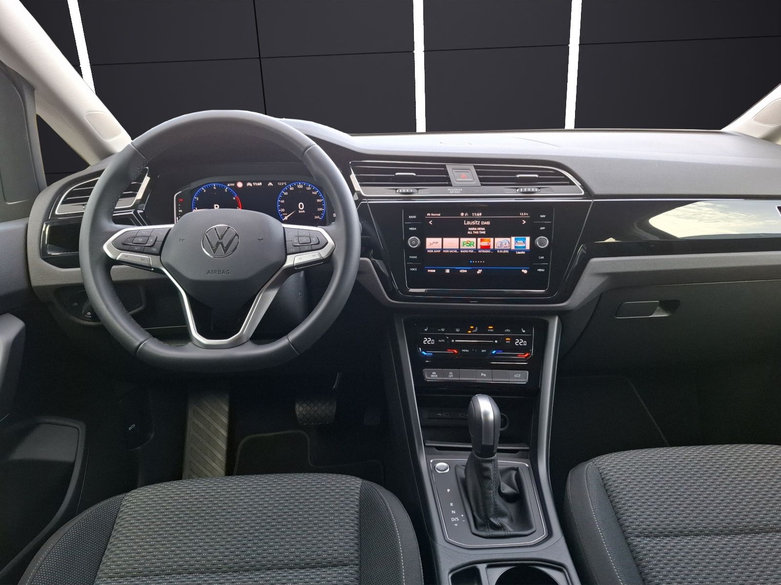 Fahrzeugabbildung Volkswagen Touran TSI Comfortline DSG R-Line LED Navi AID A