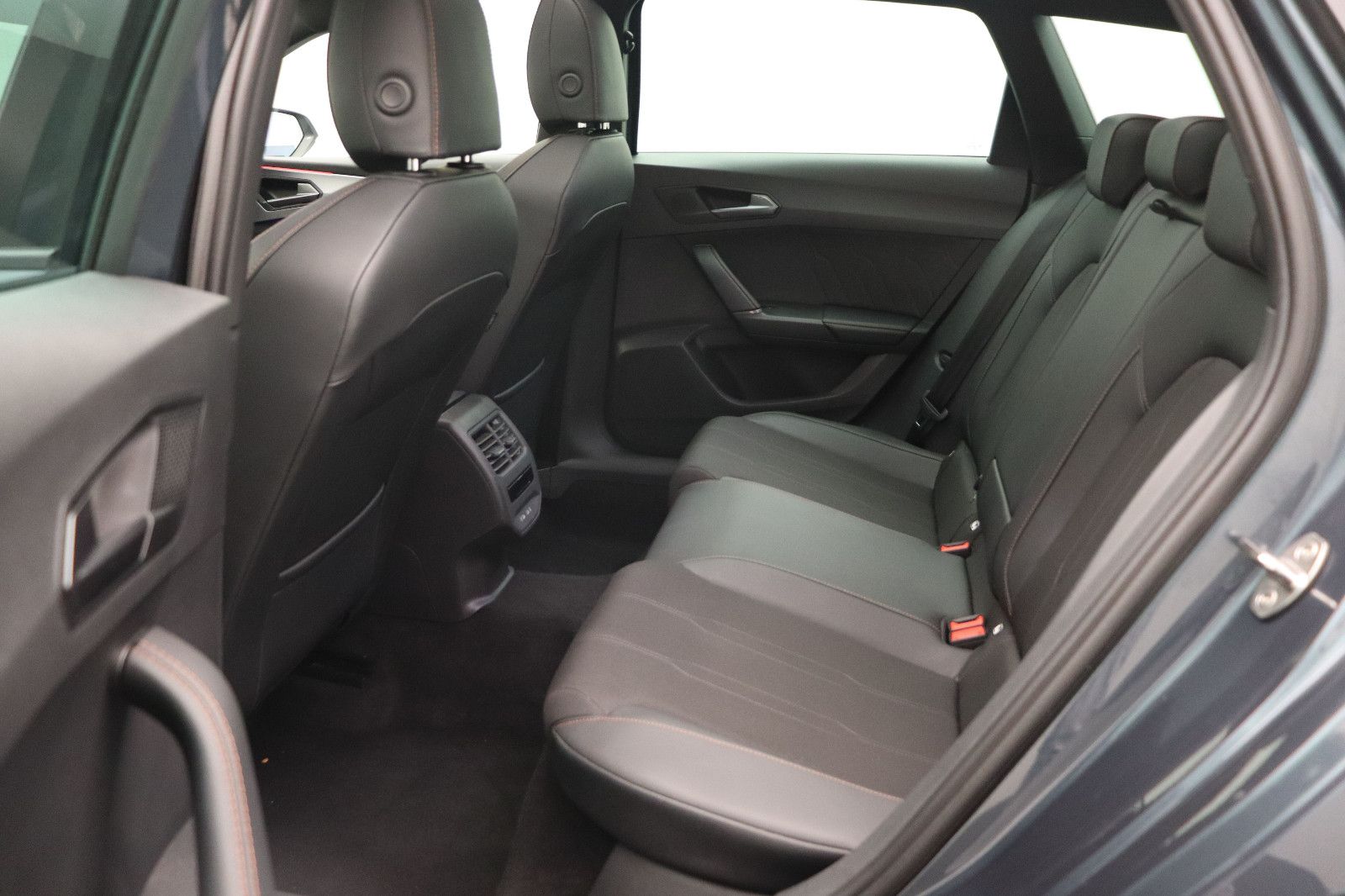 Fahrzeugabbildung CUPRA Leon ST 1.5 eTSI DSG LED Pano Beats
