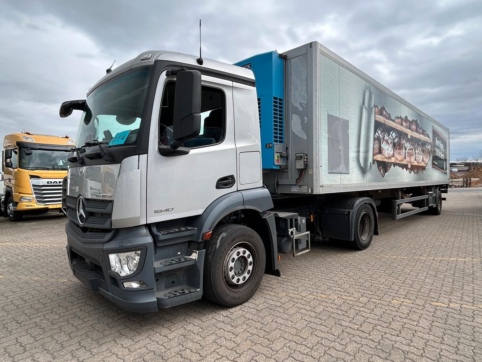 Fahrzeugabbildung Mercedes-Benz Antos 1840+Rohr Kühlauflieger