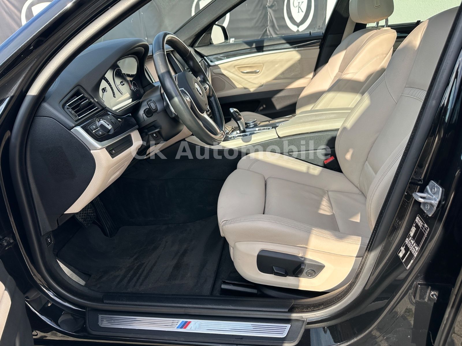Fahrzeugabbildung BMW 520d Touring M-Sport/Shadow-Line/Navi/Pano/Kam.