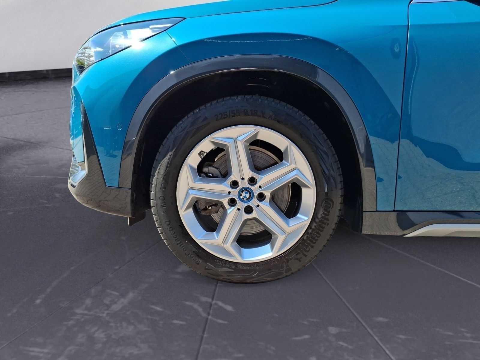 BMW iX1 xDrive30 Navi Tempom.aktiv Panoramadach Blue foto 8