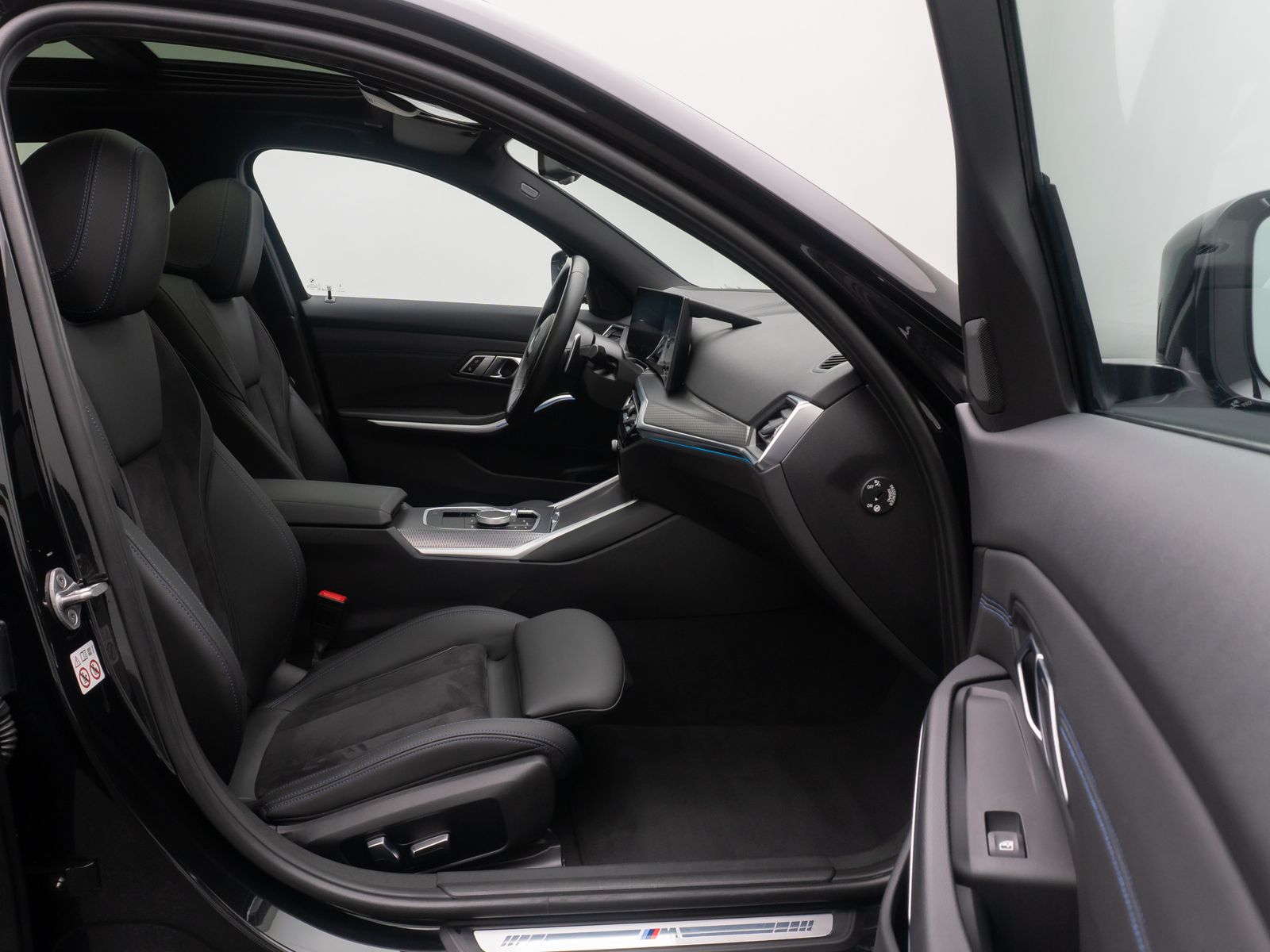 Fahrzeugabbildung BMW 330d xD M Sport DAB Kamera HUD Panorama HiFi 19"