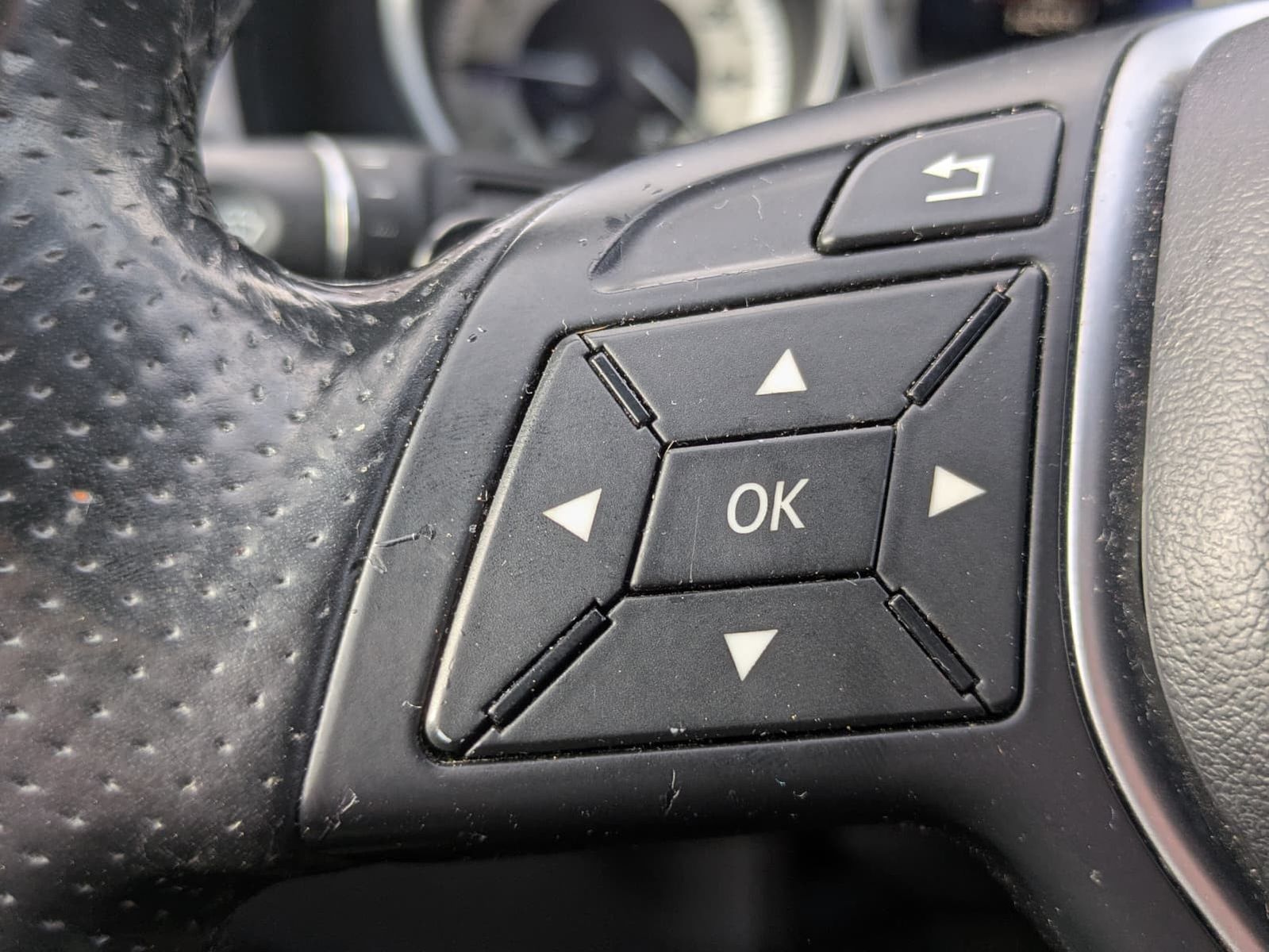 Fahrzeugabbildung Mercedes-Benz E 220 Avantgarde LED*AHK*KAMERA*TEMP*NAVI*SHZ