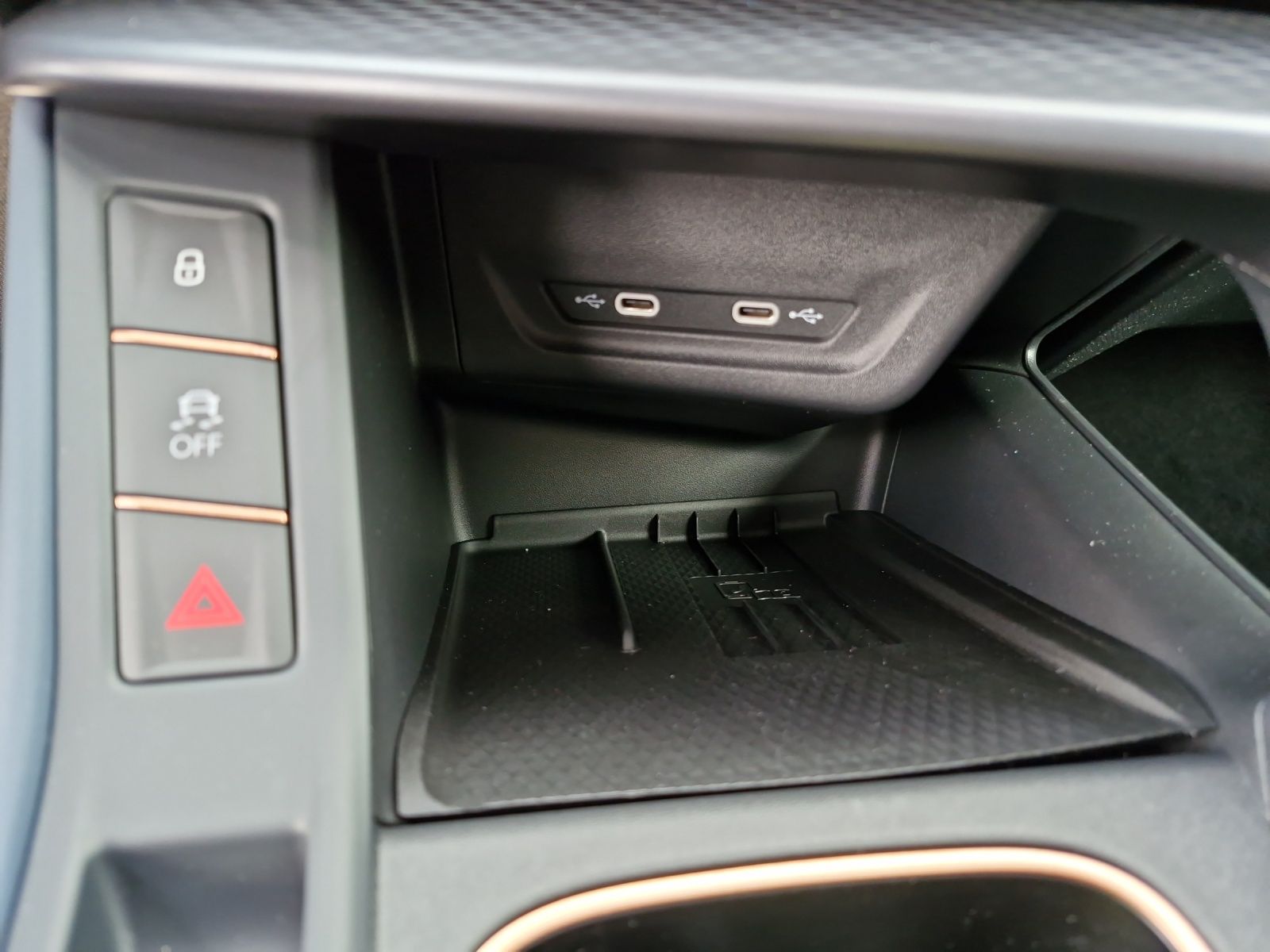 Fahrzeugabbildung CUPRA Terramar 1.5 eTSI DSG ACC AHK KAMERA