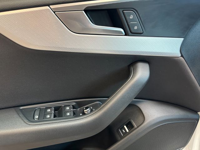 Audi A4 *ACC*AHK*NAVI*CARPLAY*2-ZONEN*SZHZ*LED*