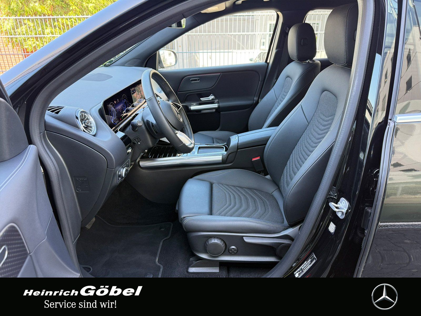 Fahrzeugabbildung Mercedes-Benz EQA 300 4Matic 360°KAMERA*AMBIENTE*LED*elek.HECK