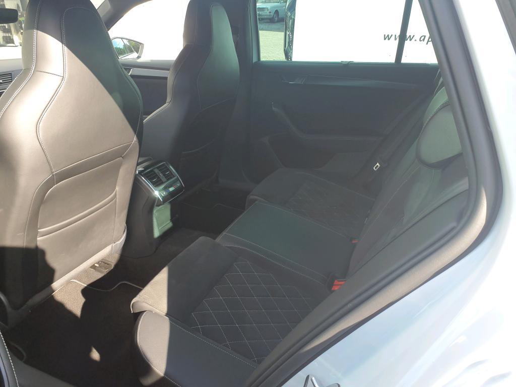 Skoda Superb 2023 г. Белый, пробег 54528 км