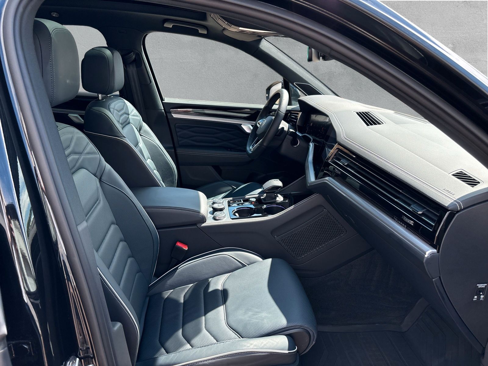 Fahrzeugabbildung Volkswagen Touareg 3.0 TDI 4Mot. R-Line AHK PANO HuD Keyles