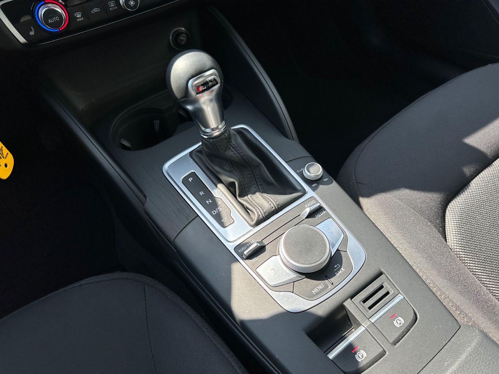 Fahrzeugabbildung Audi A3 2.0 TDI Sportback S line S tronic Navi/BiXeno