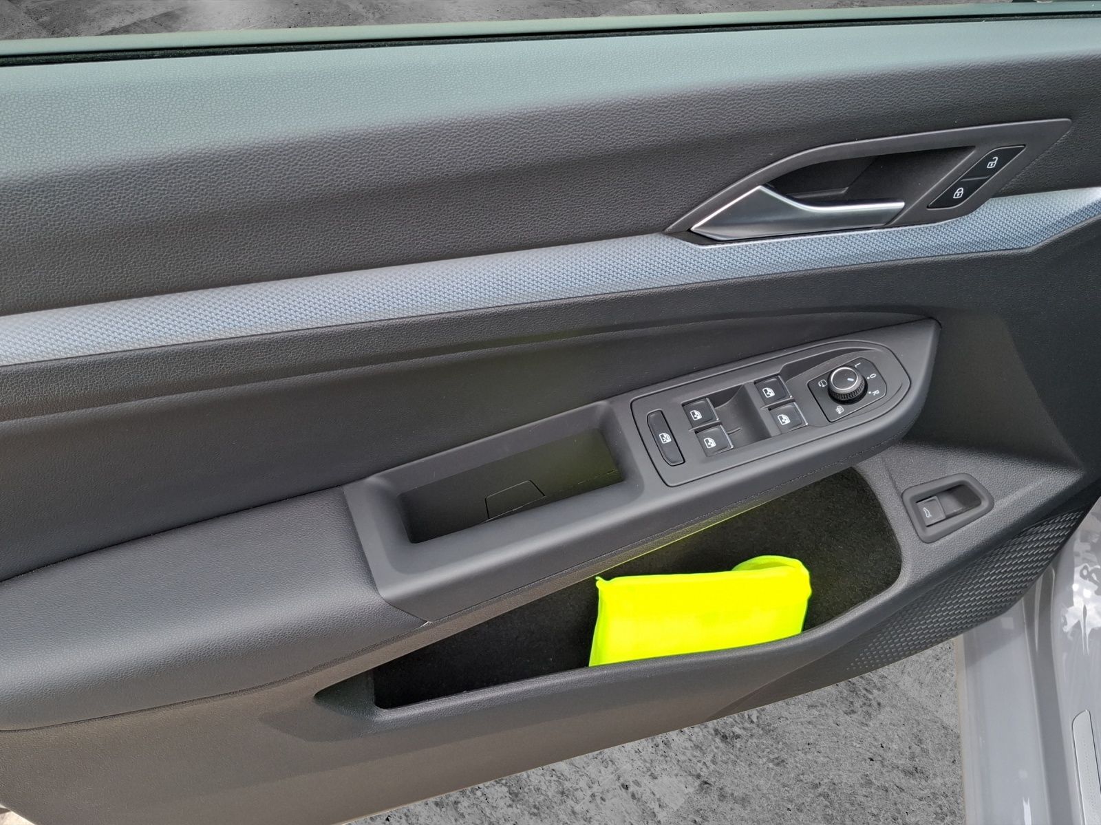 Fahrzeugabbildung Volkswagen Golf VIII Variant TDI Energy DSG LED AHK Navi AC