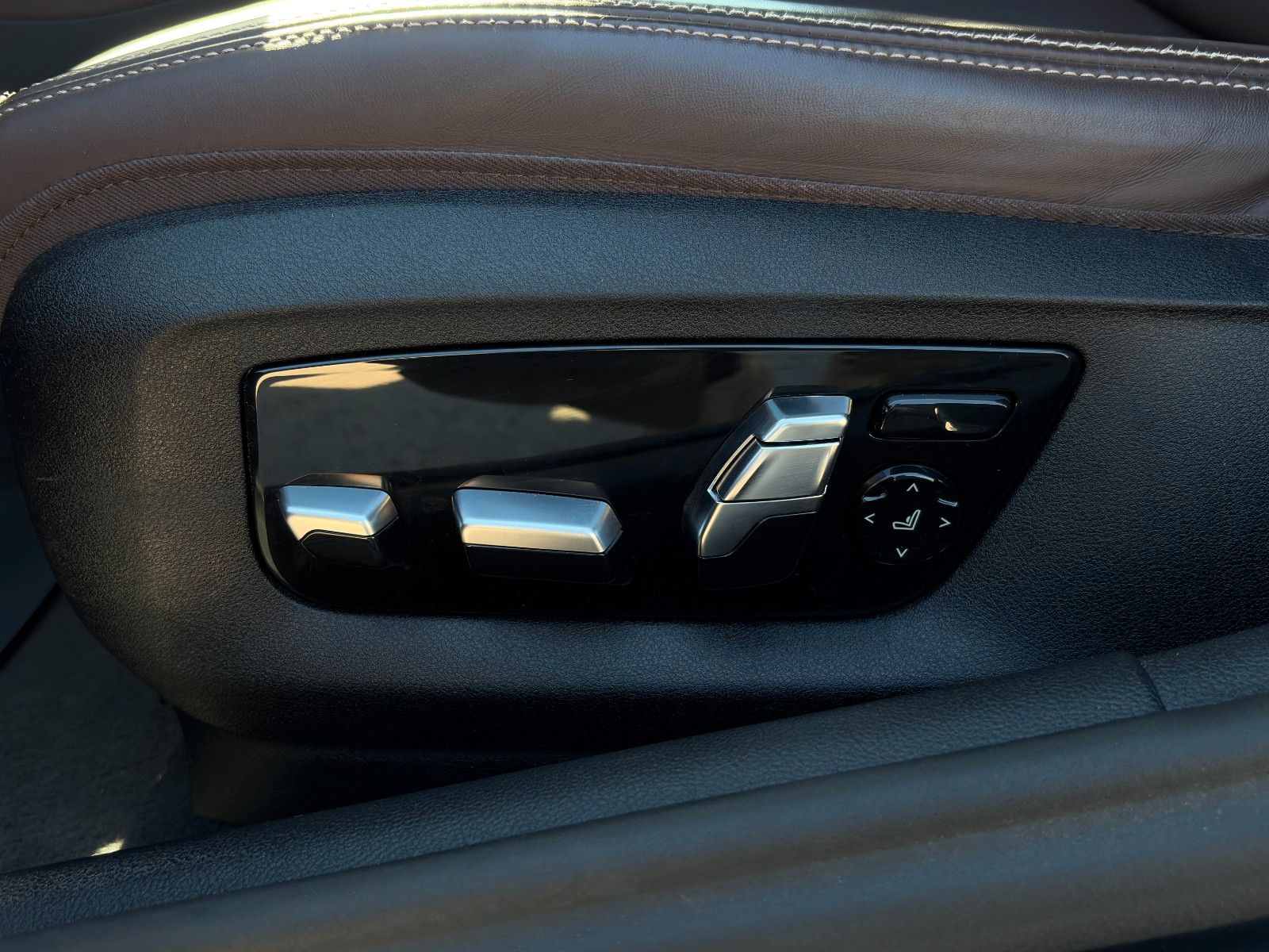 Fahrzeugabbildung BMW M550i xDr GSD Laser HuD 360° DAProf SBL H&K AHK