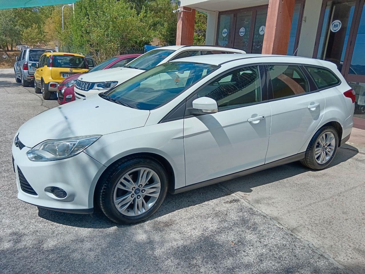 Ford Focus 2012 — rear view