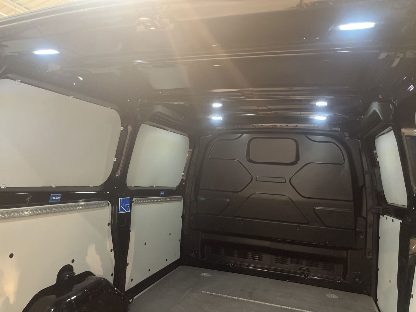 Fahrzeugabbildung Ford Transit Kasten 300 L1 Trend 2.0 TDCi EU6d  DAB