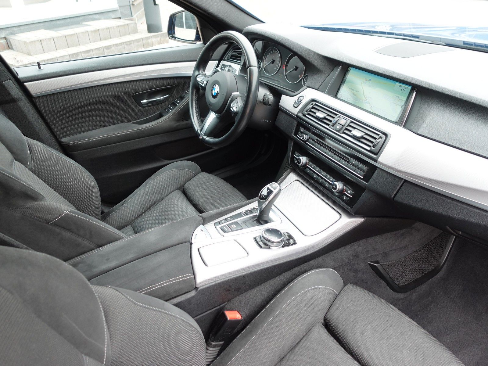Fahrzeugabbildung BMW 530d xDrive Touring A M Sportpaket Navi/LED/19"/