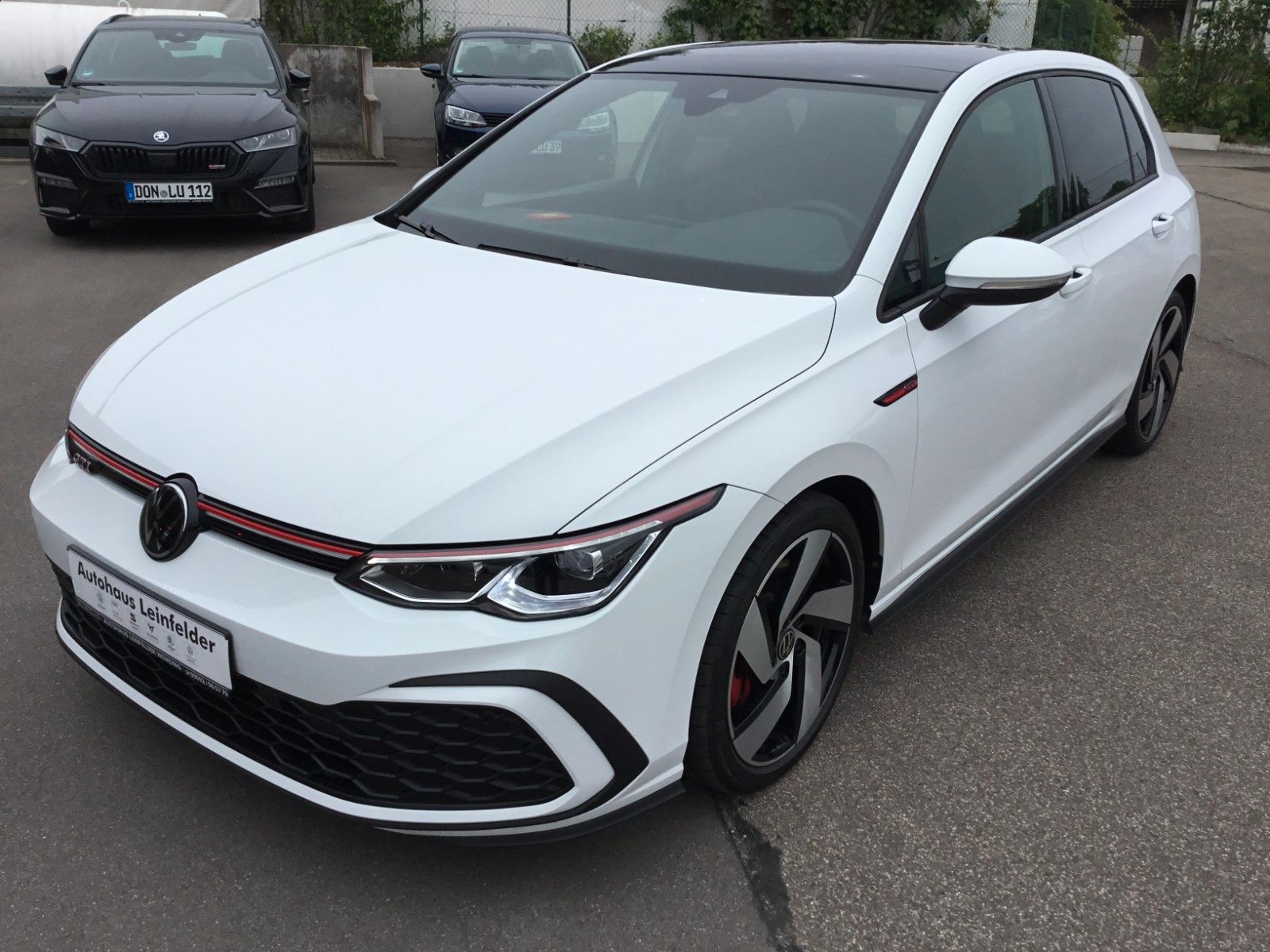 Fahrzeugabbildung Volkswagen Golf 2.0 TSI DSG GTI+Pano+18"+IQ Light