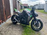 Kawasaki Z1000 - KAWASAKI GRÜN
