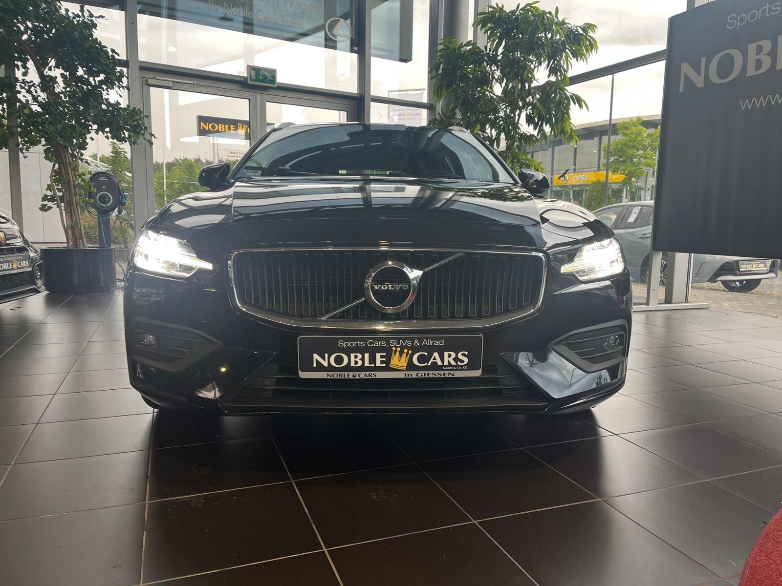 Fahrzeugabbildung Volvo V60 Kombi Momentum Pro LED NAVI ALU