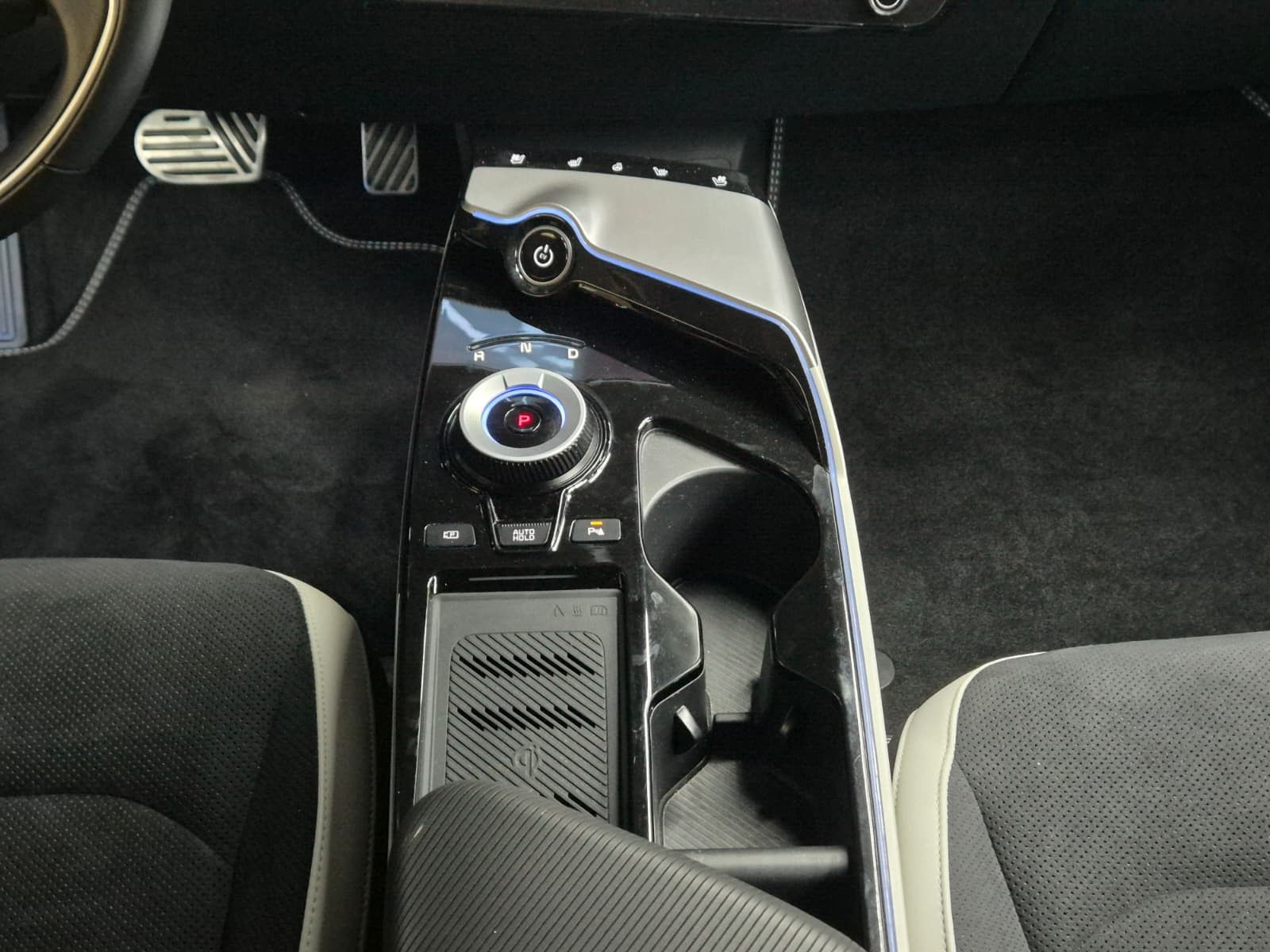 Fahrzeugabbildung Kia EV6 GT Line 4WD >PANO+LED+SHZ+HEAD+ACC+WP+360°+