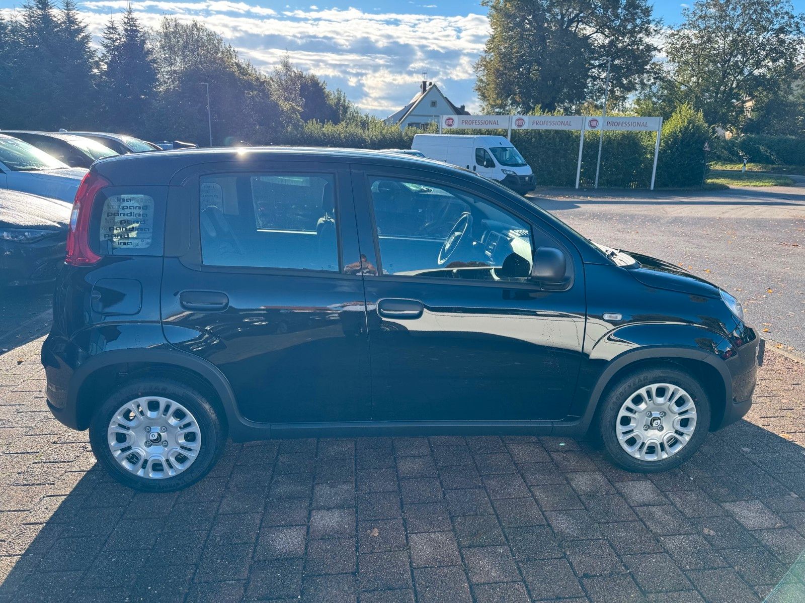 Fahrzeugabbildung Fiat Panda Pandina MY24 Hybrid 1.0 GSE 51kw (70PS)