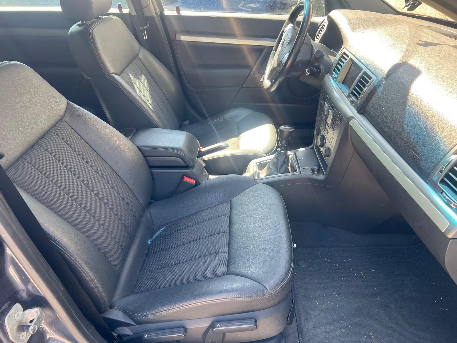 Opel Vectra 2008 — photo 11