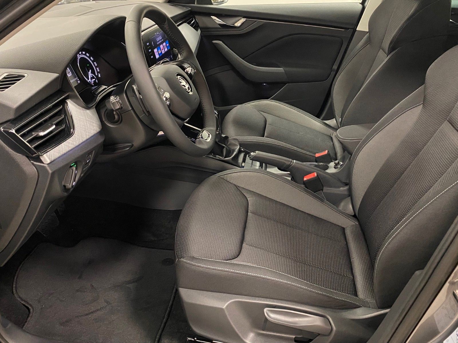 Fahrzeugabbildung SKODA Kamiq 1.5l TSI DSG TOUR+5 JahGARANTIE+KAMERA+PDC