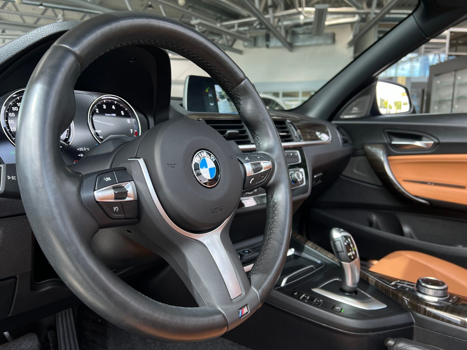 Fahrzeugabbildung BMW 220i Cabrio Luxury Line NAV LED PDC