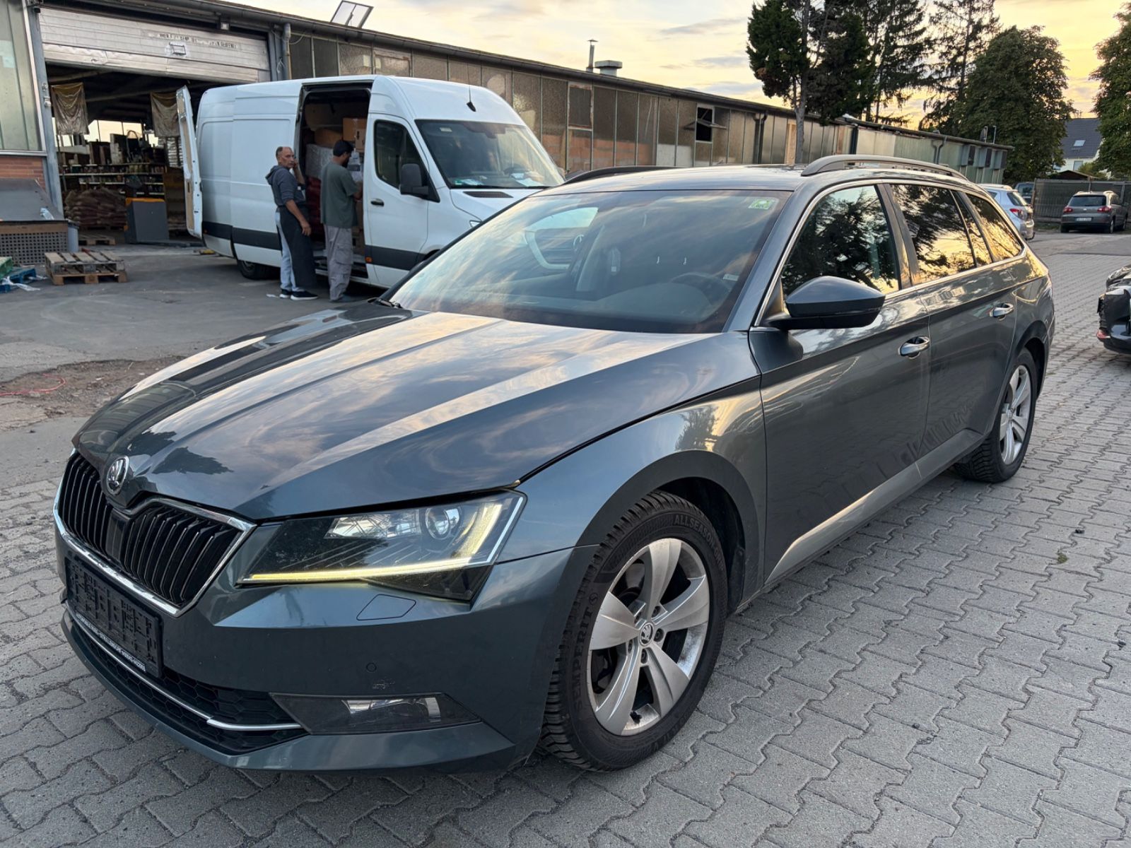 Skoda Skoda Superb 2.0 TDI Ambition Combi DSG