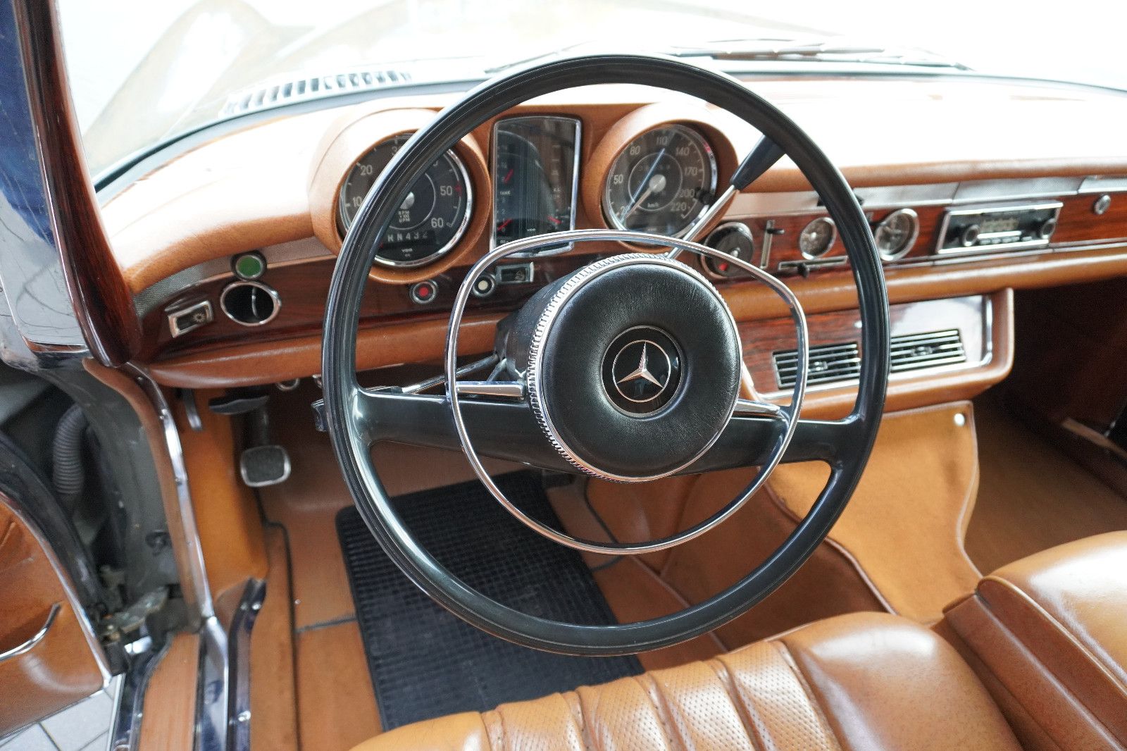 Fahrzeugabbildung Mercedes-Benz 600