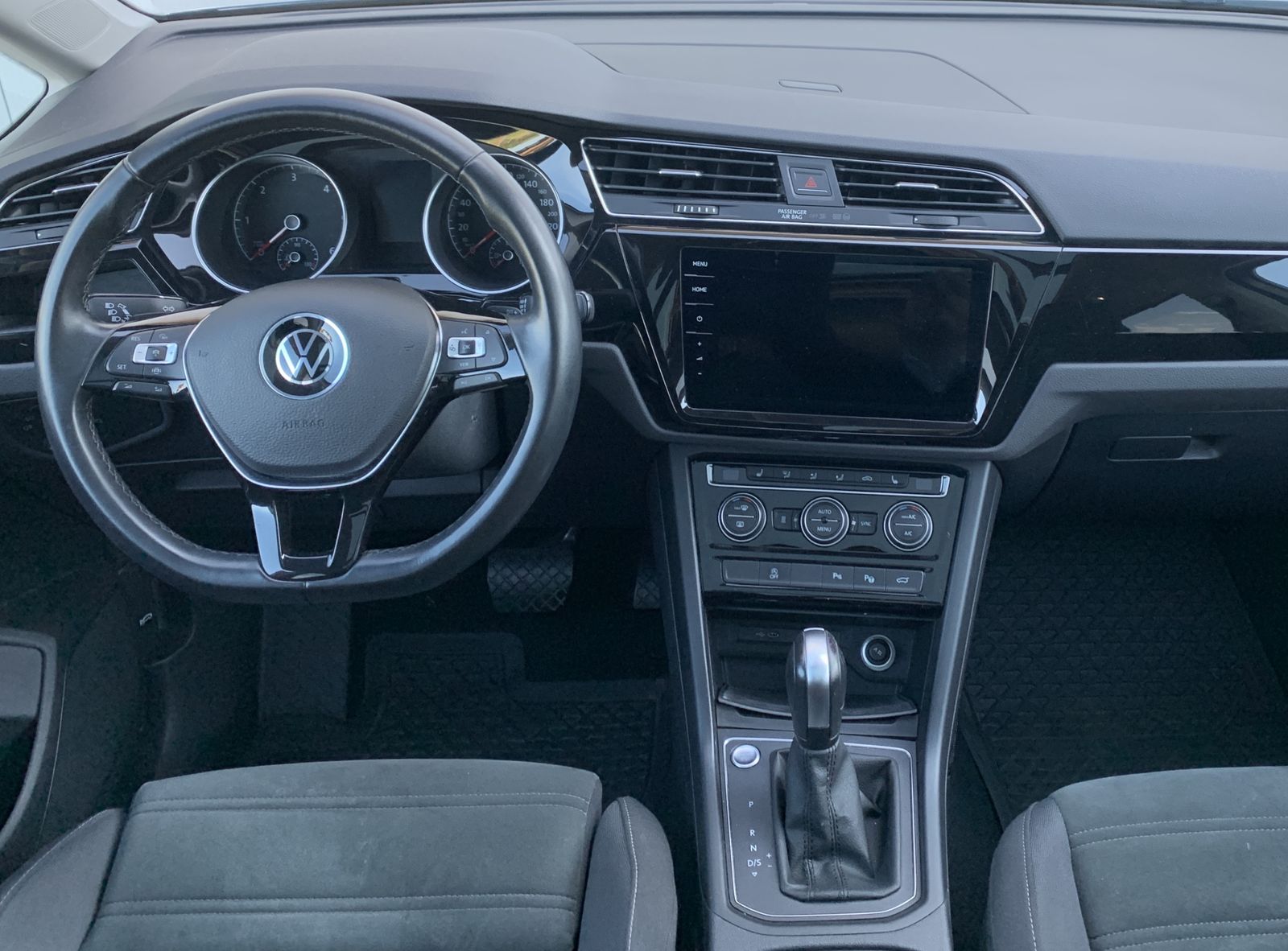 Fahrzeugabbildung Volkswagen Touran 2.0 TDI*LED*Navi*AHK*Pano*STHZ*Cam*Spur*