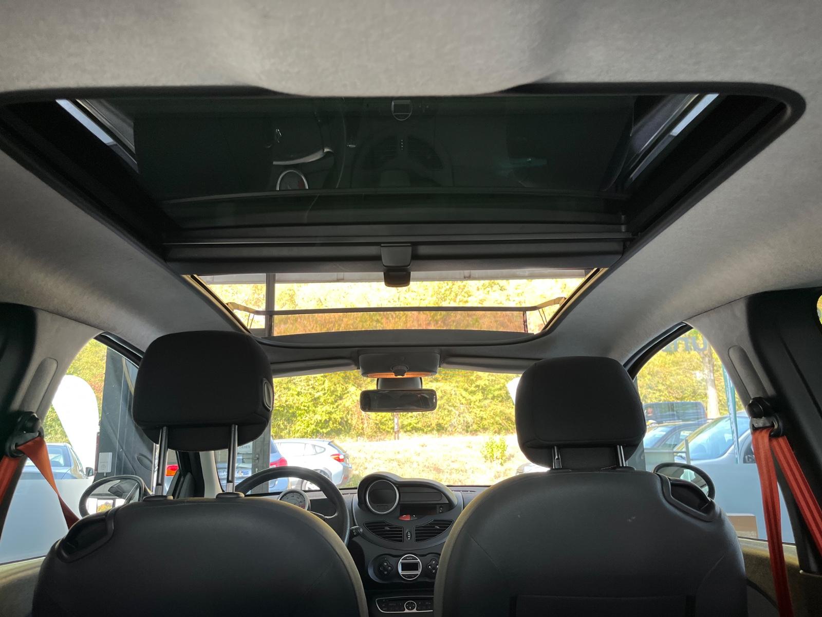 Renault TWINGO SPORT 1,6 133PS 1.HAND PANORA. KLIMAAUTO!