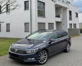 Volkswagen Passat 2.0 TDI SCR DSG BlueMOTION Highline - VW Passat Gebrauchtwagen in Düsseldorf