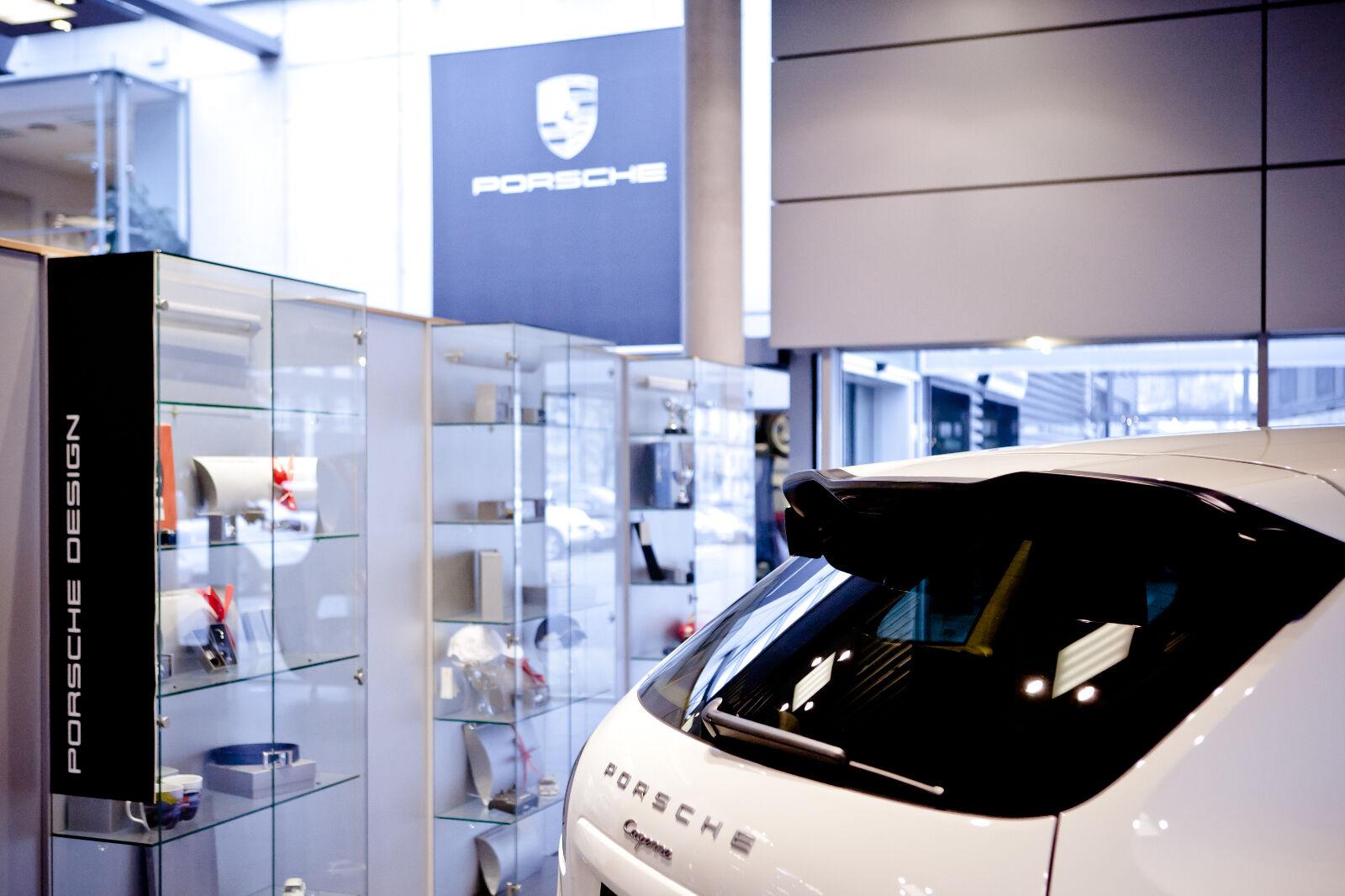 showroom-image-top