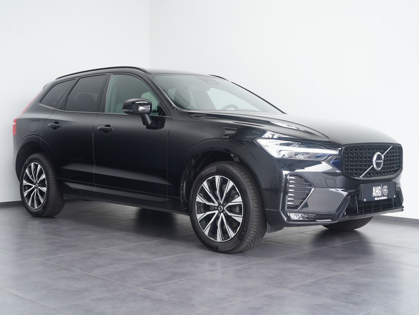Fahrzeugabbildung Volvo XC60 B4 D AWD Plus Dark PANORAMA/LED/ACC/AHK