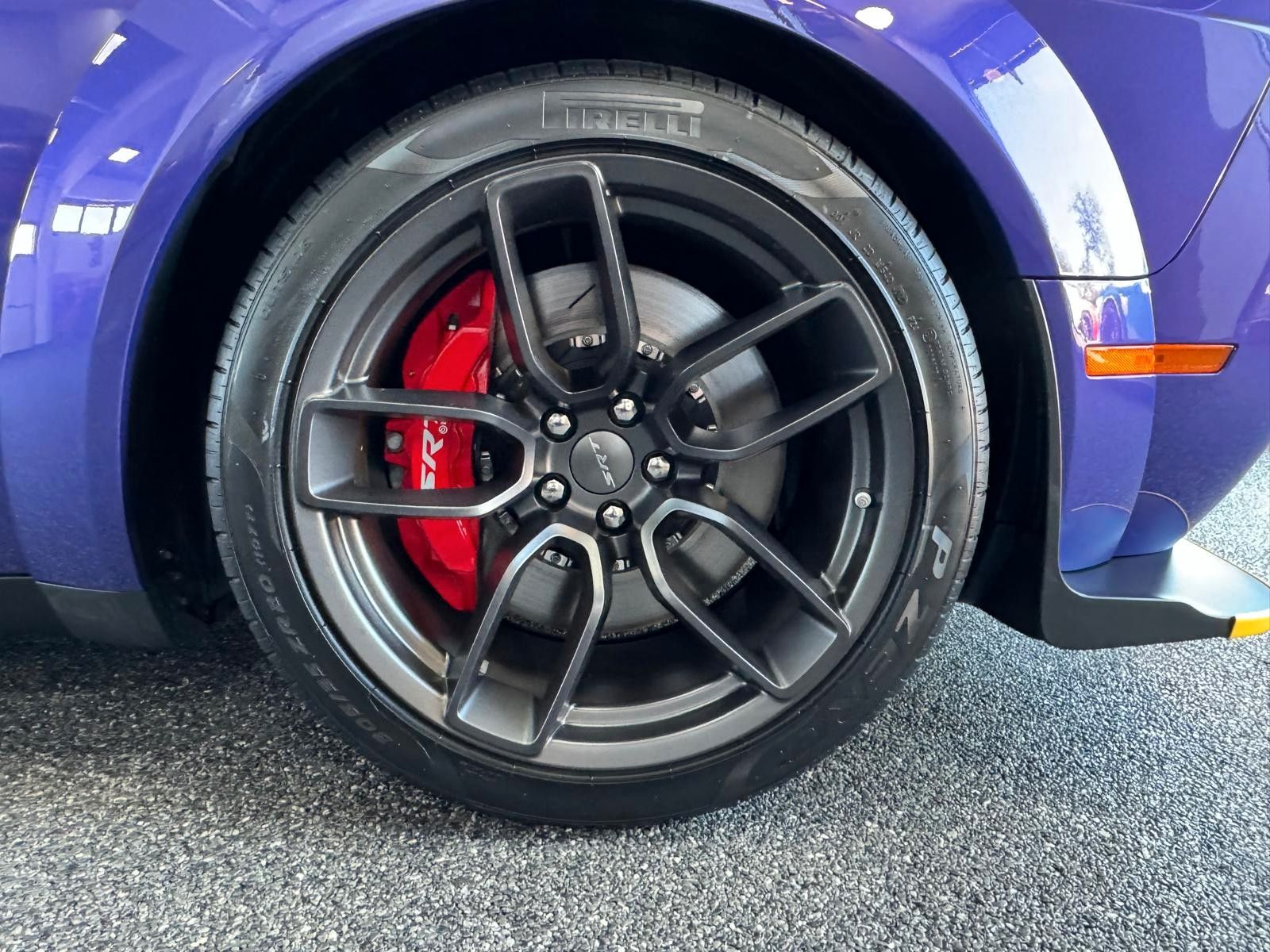 Fahrzeugabbildung Dodge CHALLENGER HELLCAT JAILBREAK-LAGUNA-WAVE CARBON