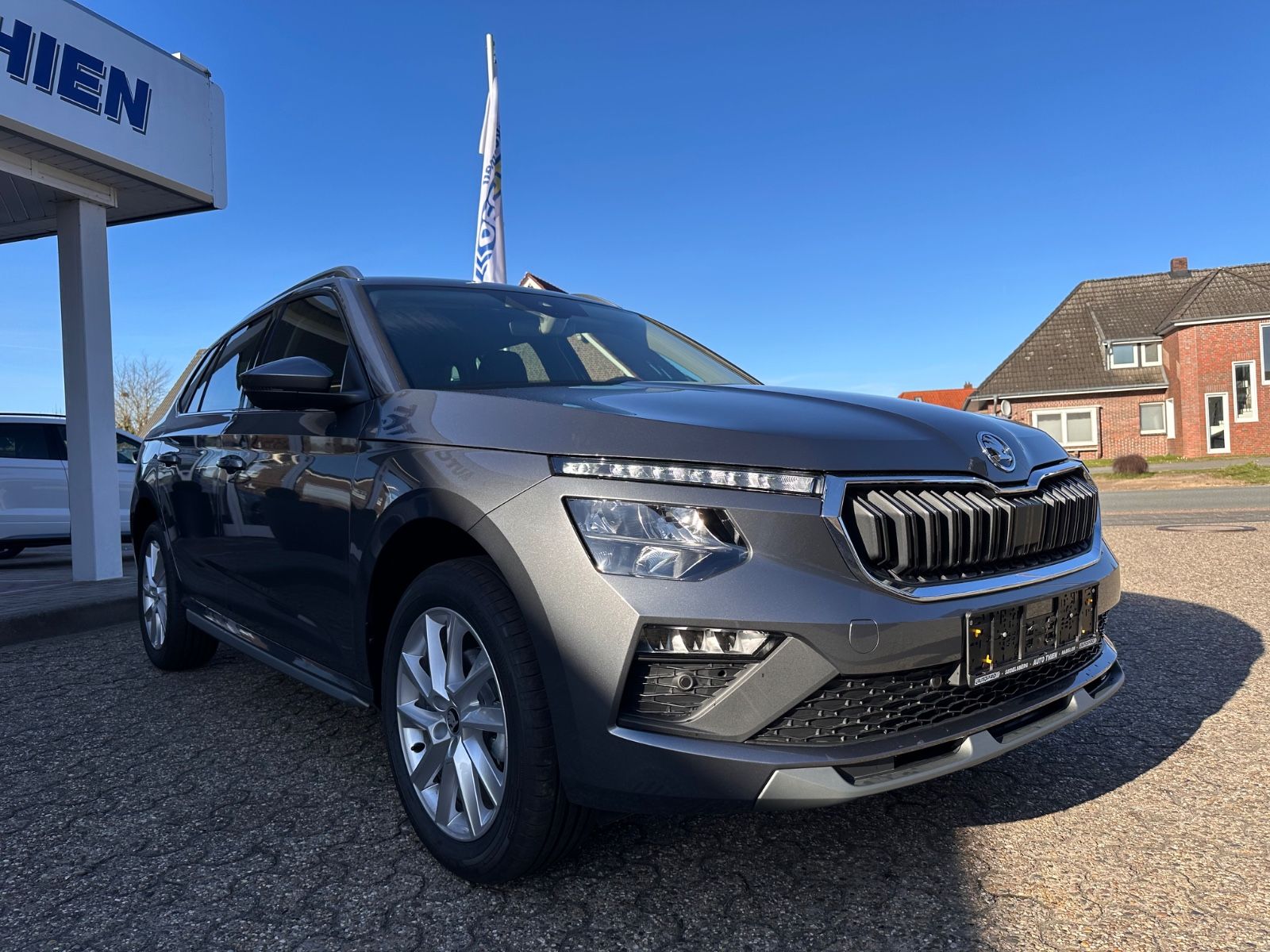 Fahrzeugabbildung SKODA Kamiq Selection 1.0 TSI DSG ACC/LED/PDC/eHeck