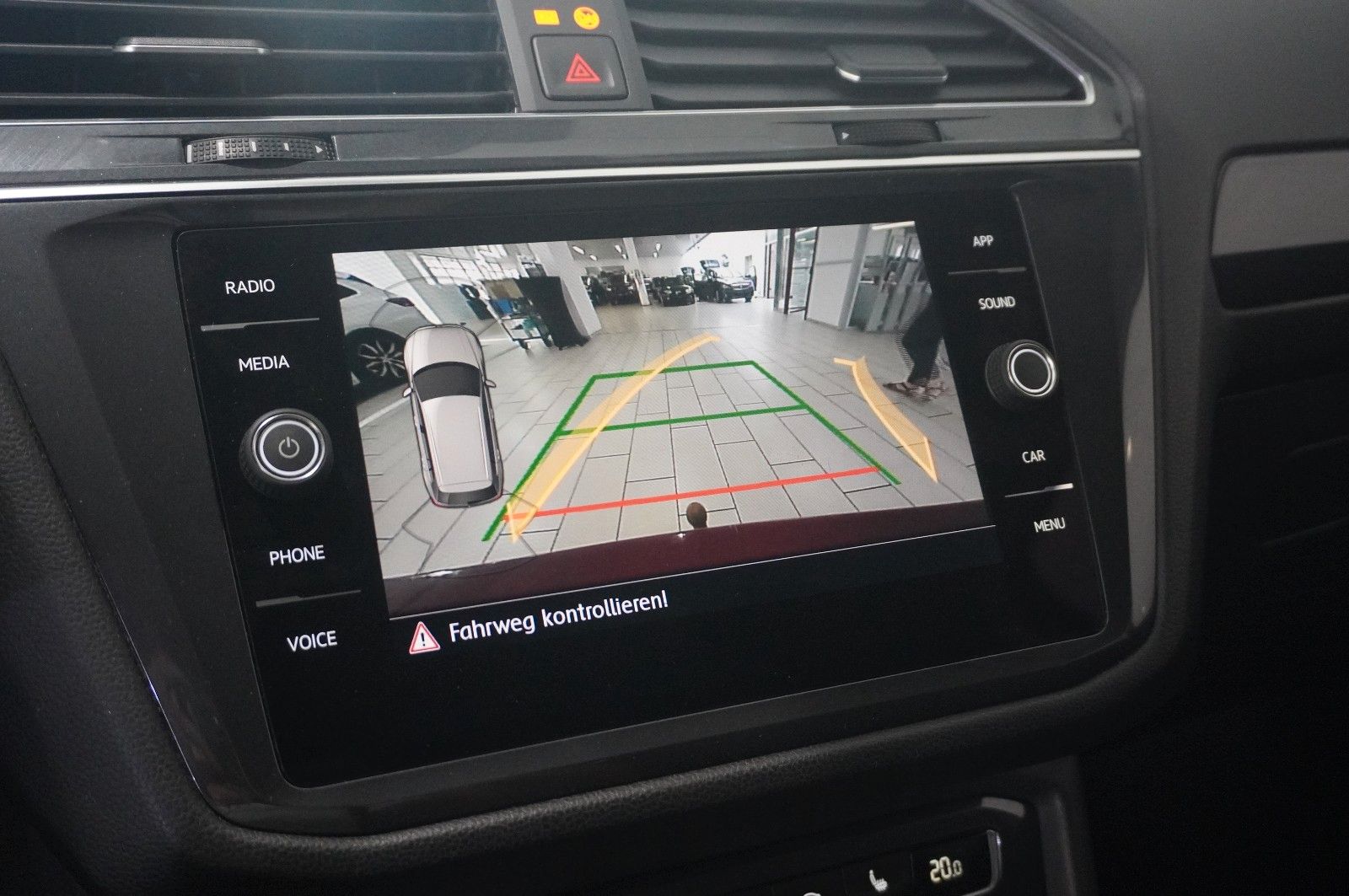 Fahrzeugabbildung Volkswagen Tiguan Allspace 2.0D 4M R-LINE 7-SITZER NAVI/AHK