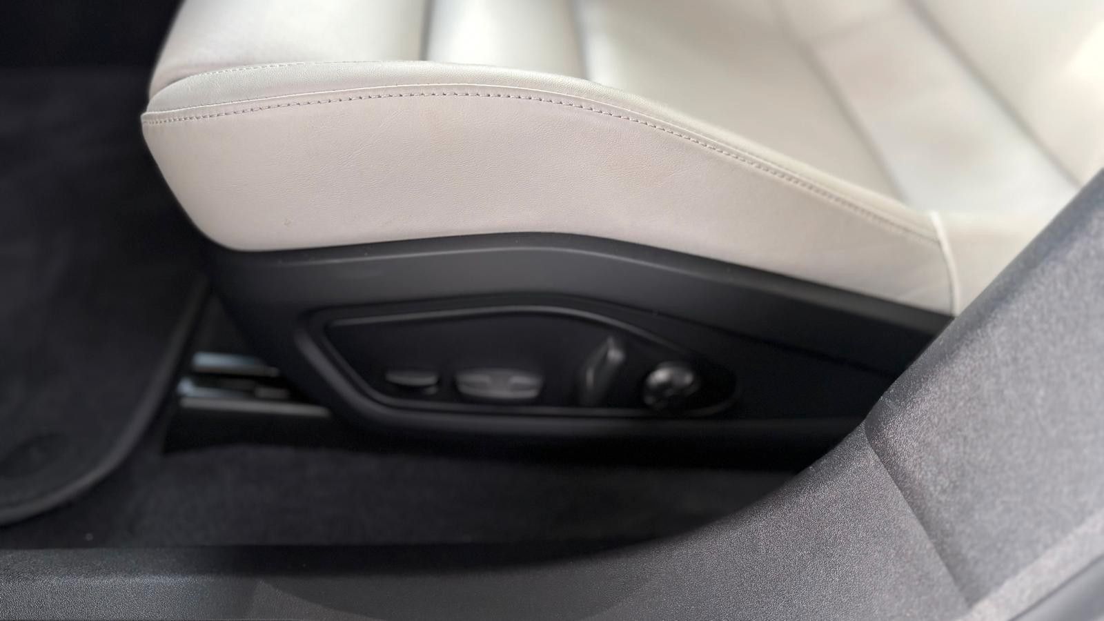 Fahrzeugabbildung Porsche Taycan Cross Turismo 4/Innodrive/HUD/Top!