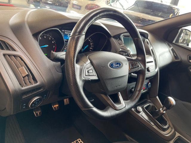 Ford Focus Turnier ST-Line *NAVI*AHK*SZHZ*PDC*LKHZ*