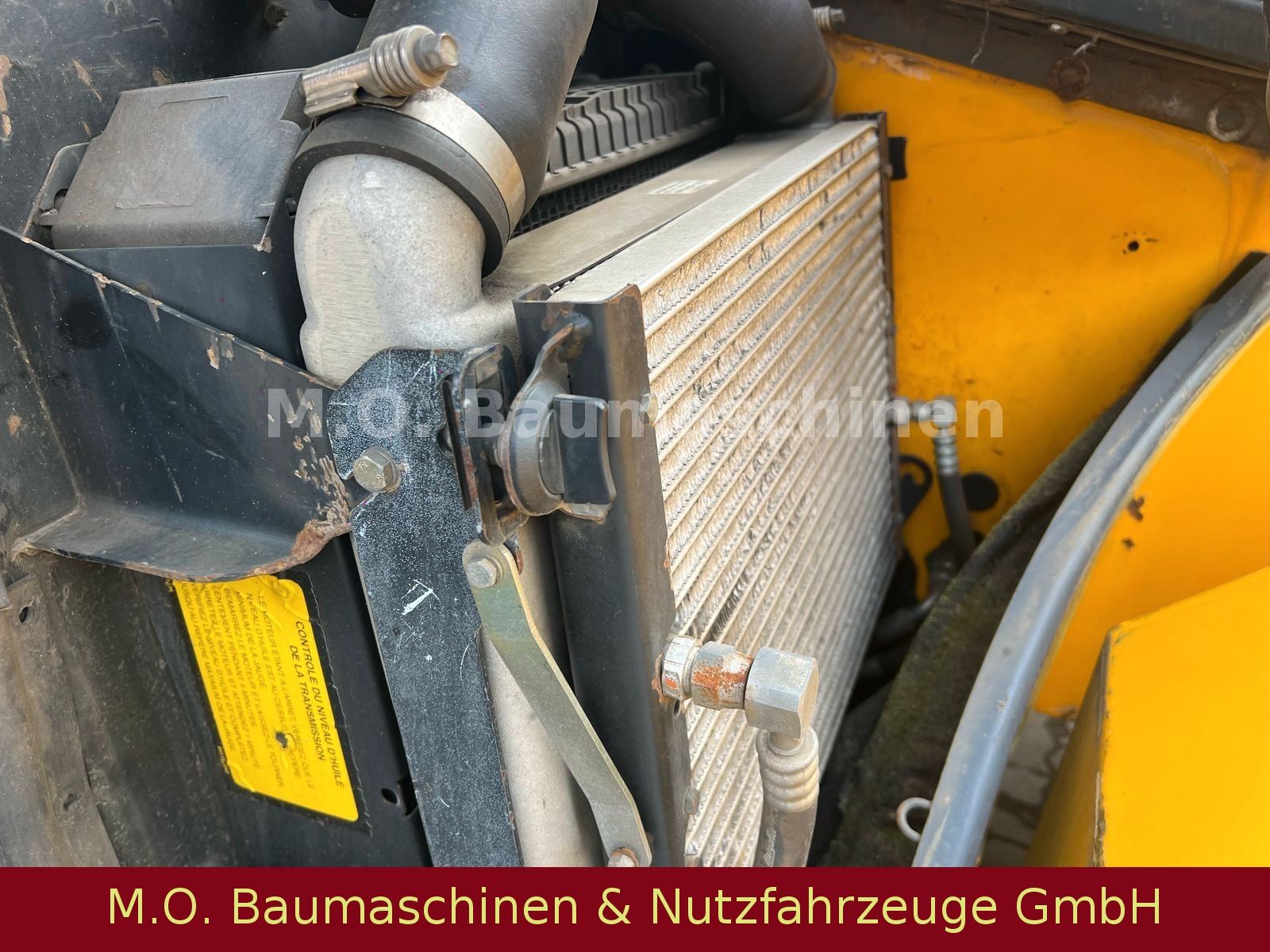 Fahrzeugabbildung JCB UCA Trac RB 18/Zweiwegefahrzeug/Lokomotive