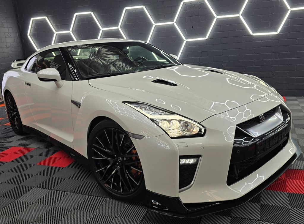 Image of Nissan GT-R