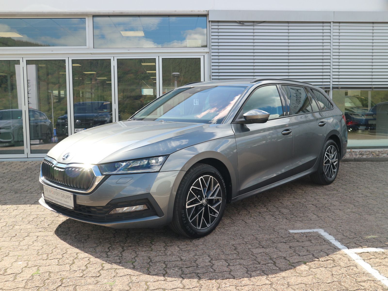 Skoda Octavia Combi Ambition 2.0 TDI DSG MATRIX NAVI A imagem 2