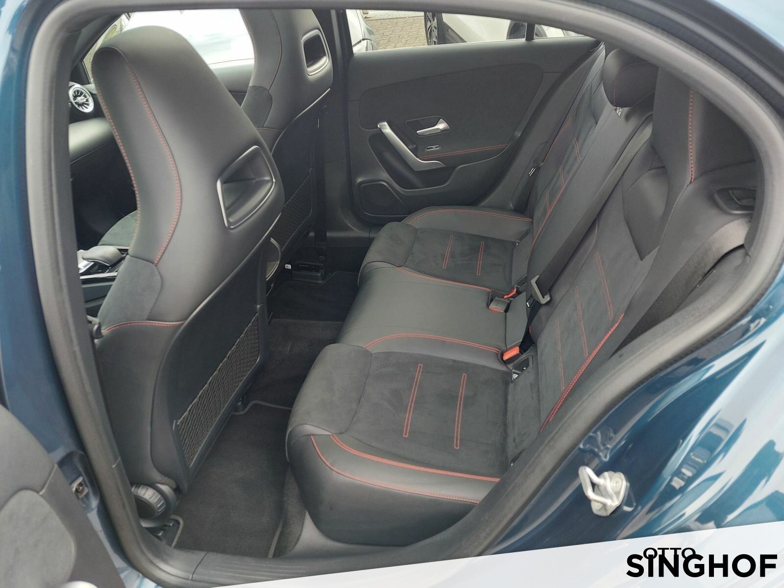 Fahrzeugabbildung Mercedes-Benz A 250 4matic AMG Pano+Night+LED+Rü Kam+Ambiente+