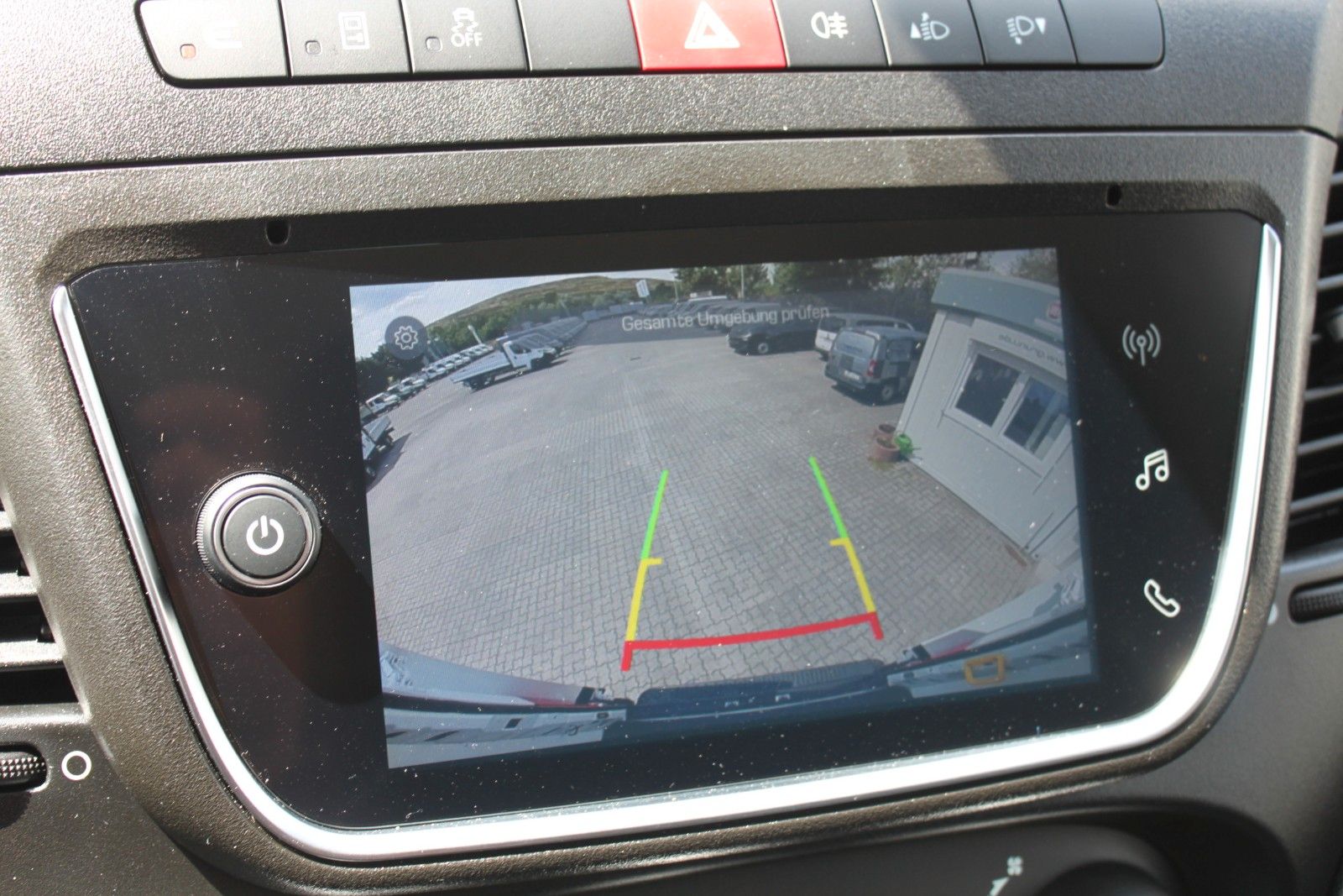 Fahrzeugabbildung Iveco Daily KaWa Aut. 3.0 D Holzb./Verkleidung/Airline