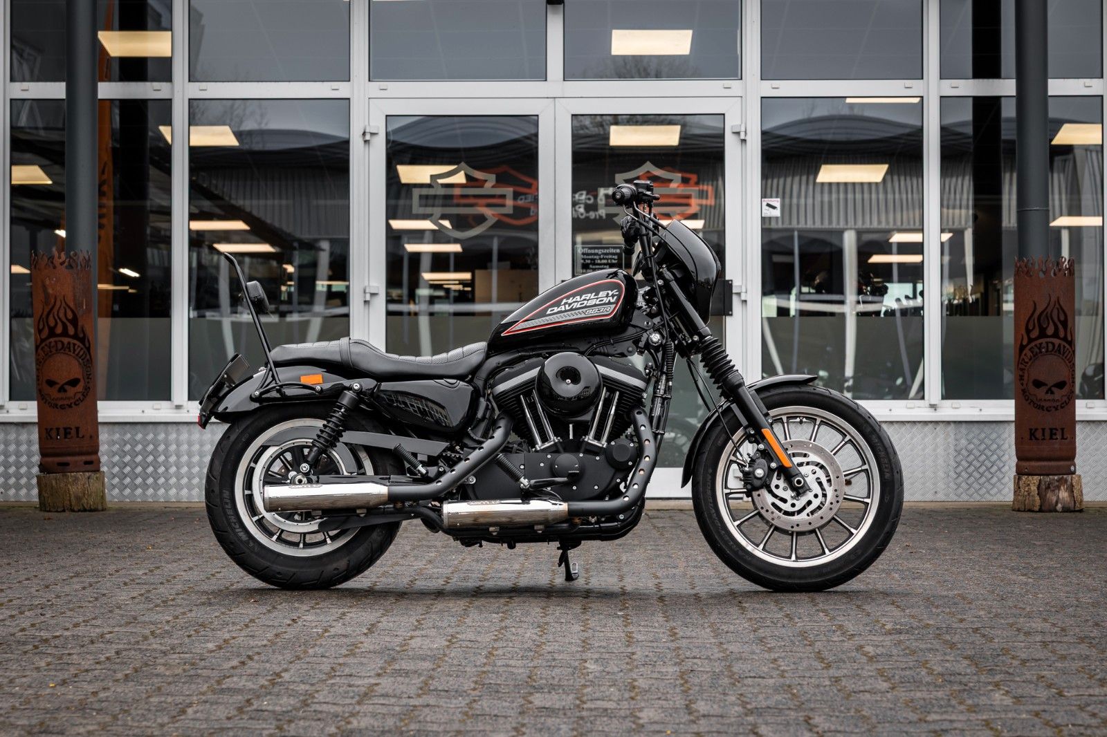 Fahrzeugabbildung Harley-Davidson Sportster XL883R Roadster - MILLER ABGASANLAGE -