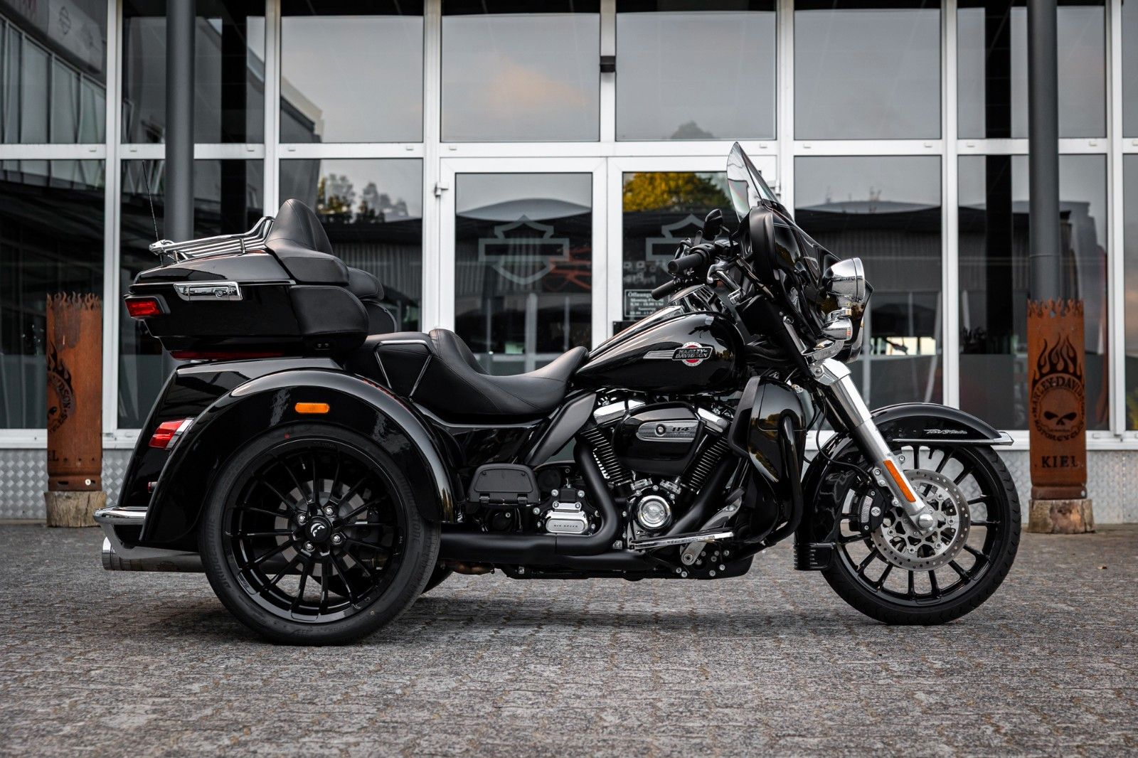 Fahrzeugabbildung Harley-Davidson TRI GLIDE ULTRA TRIKE - JEKILL&HYDE H-D ROULETTE