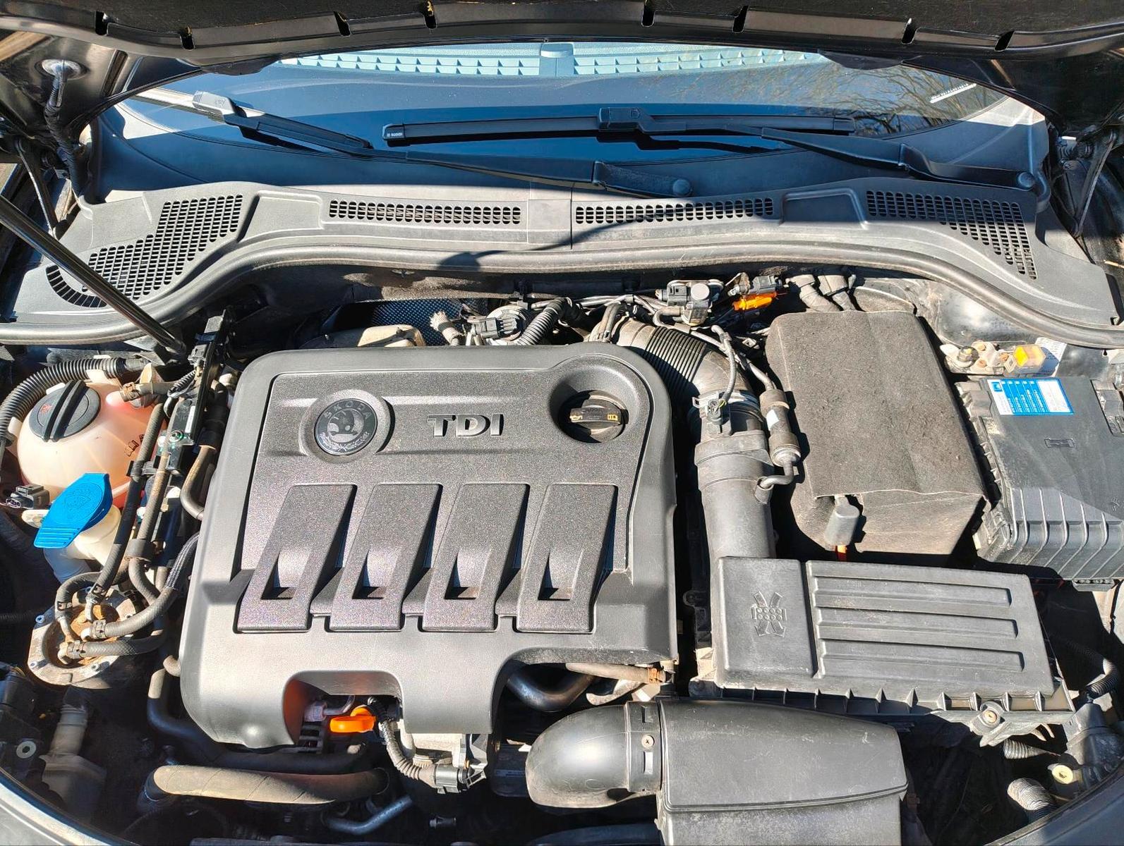 Skoda Superb 2011 — photo 13