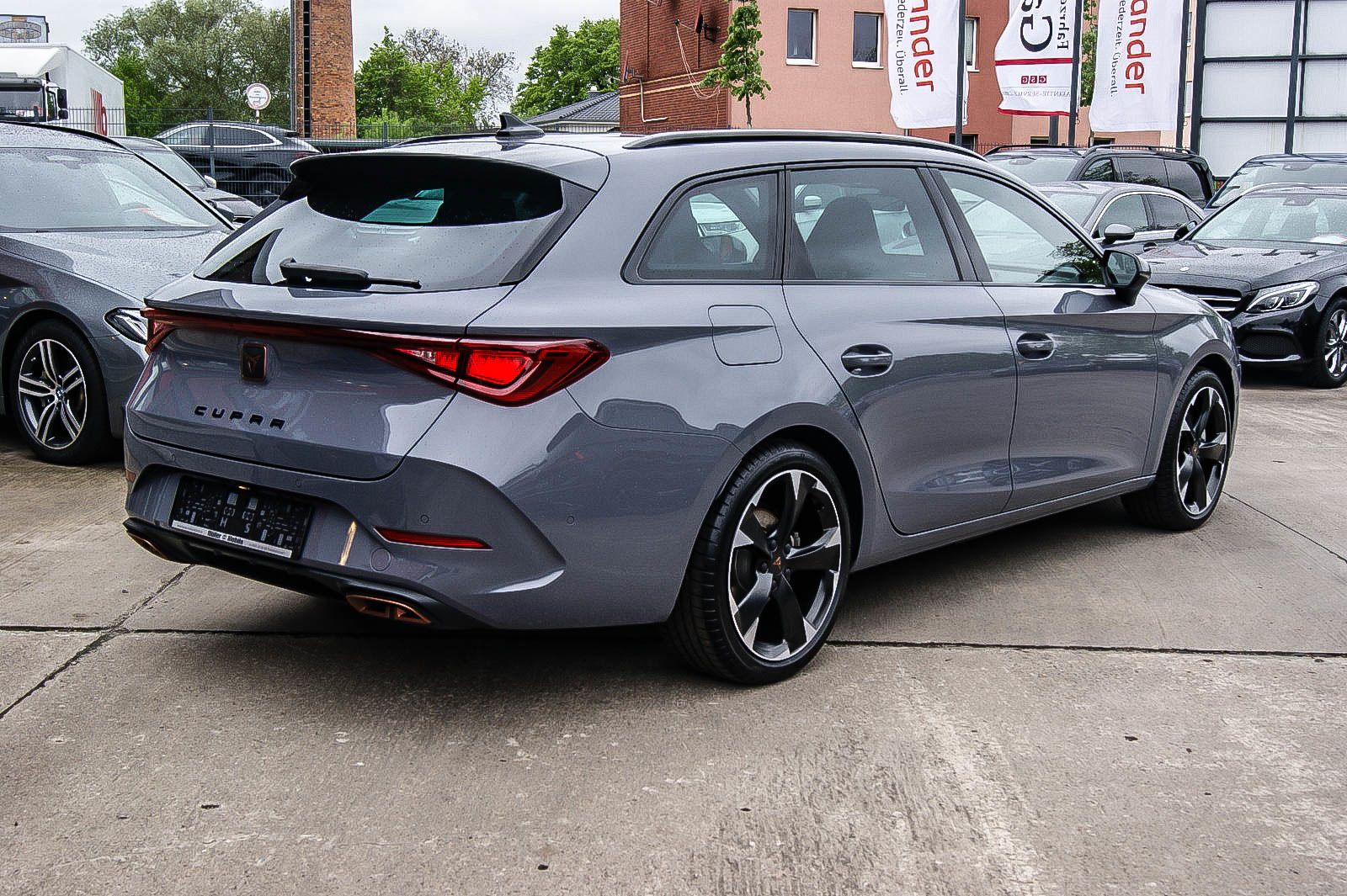 Fahrzeugabbildung CUPRA Leon Sportstourer e-Hybrid PANORAMA CARPLAY ACC